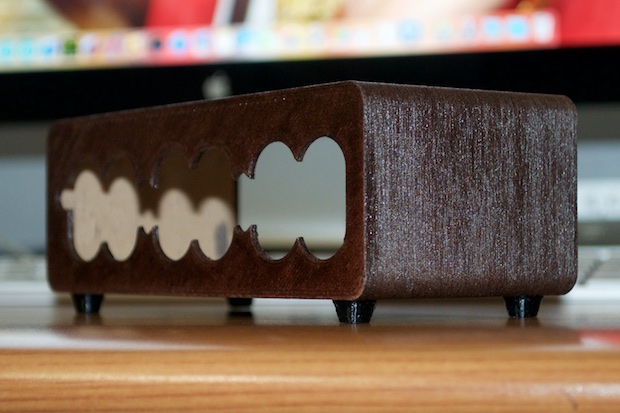 3d_printed_wooden_case_stained_with_feet_0028