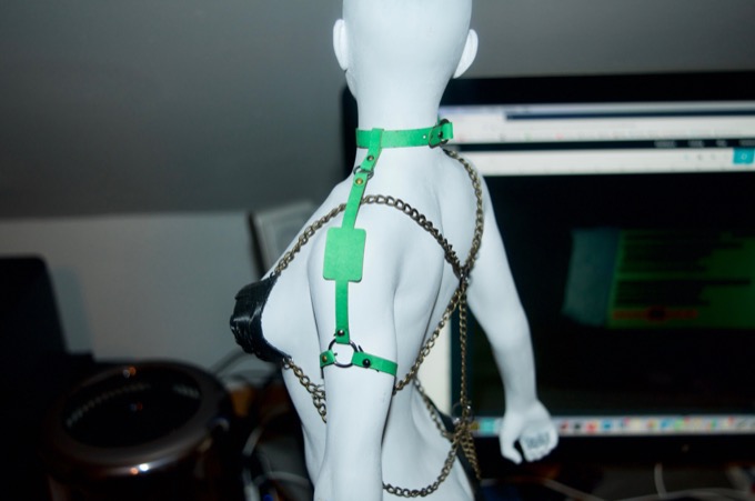 v8_figurine_00135